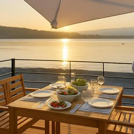 Botel Yellow Houseboat On Maggiore Rome