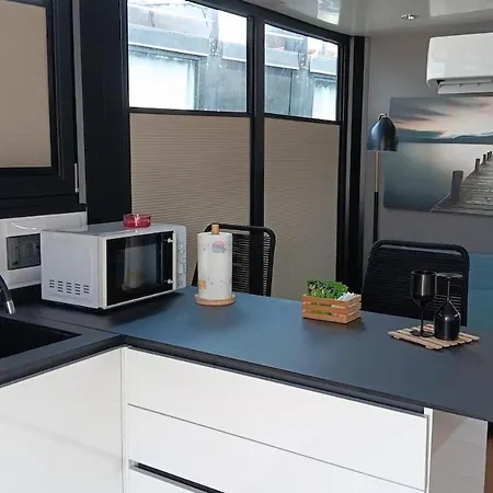 Botel Yellow Houseboat On Maggiore