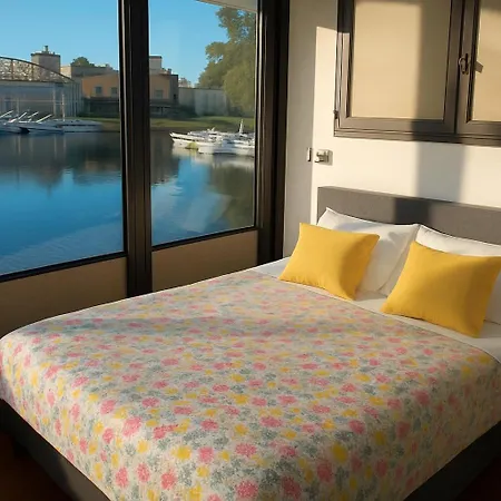 بوتيل Yellow Houseboat On Maggiore *