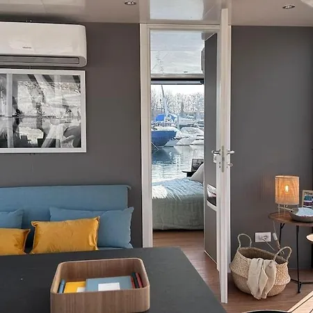 بوتيل Yellow Houseboat On Maggiore