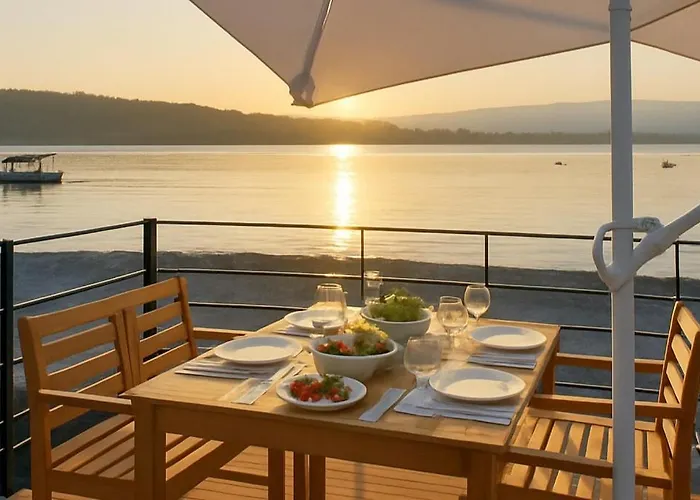 Botel Yellow Houseboat On Maggiore Rome