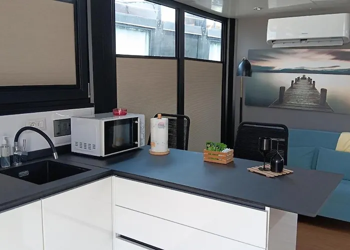 Botel Yellow Houseboat On Maggiore