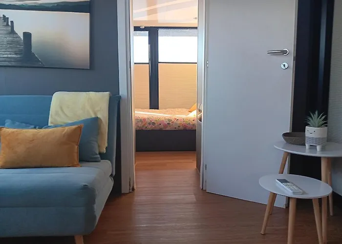 Botel Yellow Houseboat On Maggiore Rome