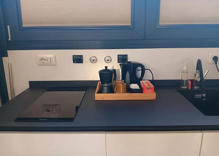 Botel Yellow Houseboat On Maggiore *