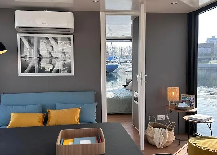 Botel Yellow Houseboat On Maggiore